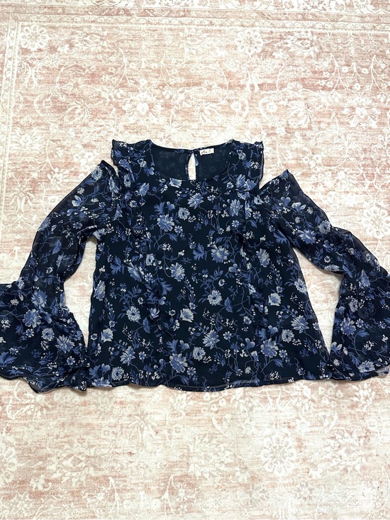Hollister Tops - Hollister 🦋 Chiffon Shoulder Slit Ruffled Top